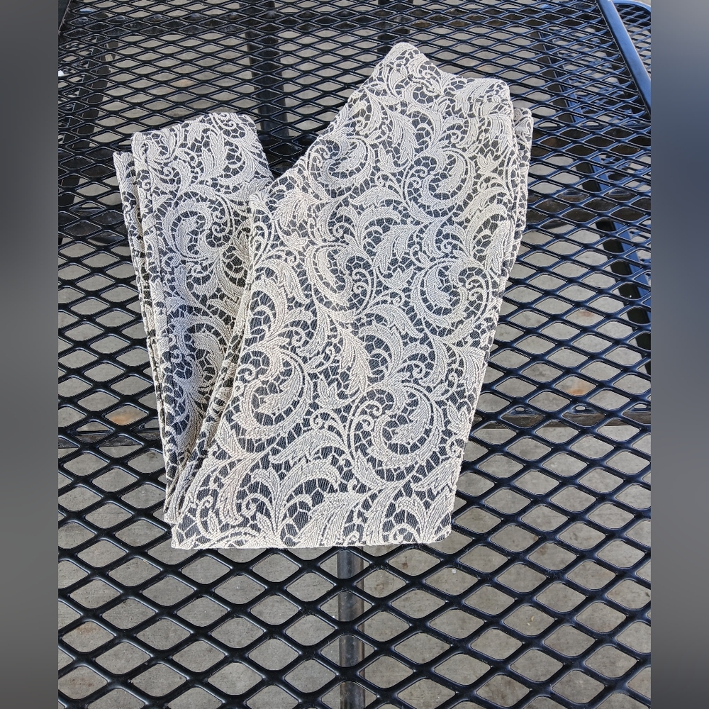 Myne by  Ashley Anne Textured Paisley Pants Size 6